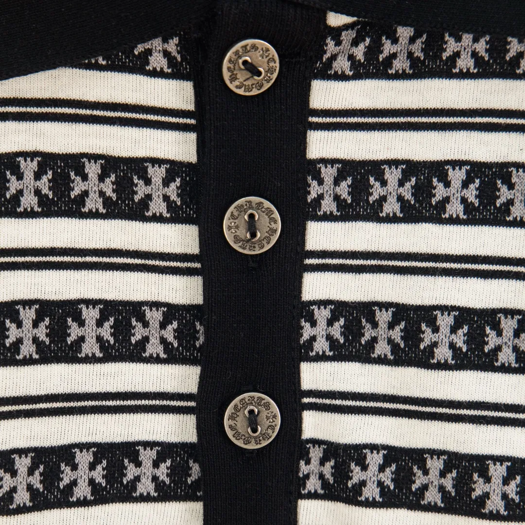P250 zp version [exclusive supply] Chrome Hearts/Chrome Hearts SS25 new high-end cross jacquard knitted sea soul embroidered lapel Polo striped long sleeves 100% cotton cross jacquard knitted striped fabric ✝️ Customized old vintage brand hand-stitched buttons ✝️ Fully automatic positioning and tailoring Precise alignment of stripes ✝️ CH Chrome Hearts niche design cross jacquard striped long sleeves brings striped Polo to Next Levels Loose fit, same style for men and women Lazy and casual, street style, three-color hair, customized style. Color: blue, pink and black. Size: S M L XL. Number: WW10961.